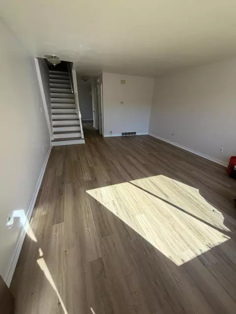 6118 W W Prt, Milwaukee, WI 53223