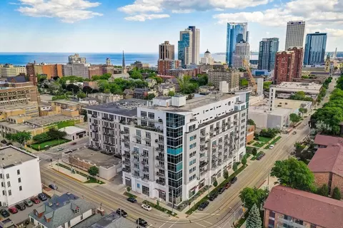 601 E Ogden #712, Milwaukee, WI 53202
