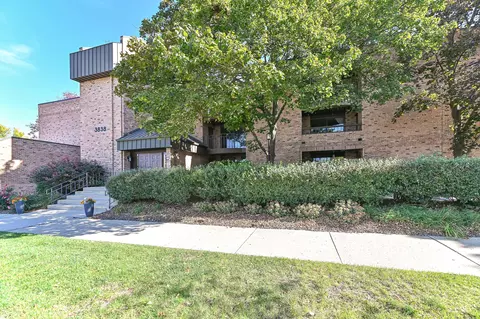 3838 N Oakland #274, Shorewood, WI 53211