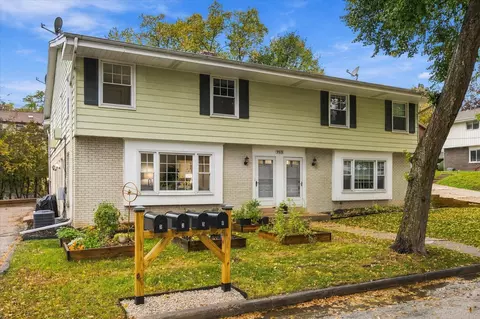 969 N 123rd, Wauwatosa, WI 53226