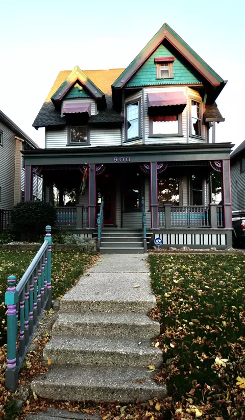 900 S 20th, Milwaukee, WI 53204
