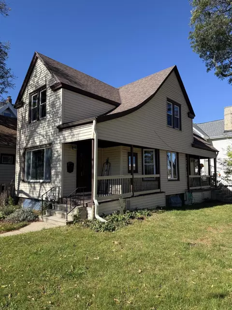 832 E Russell, Milwaukee, WI 53207