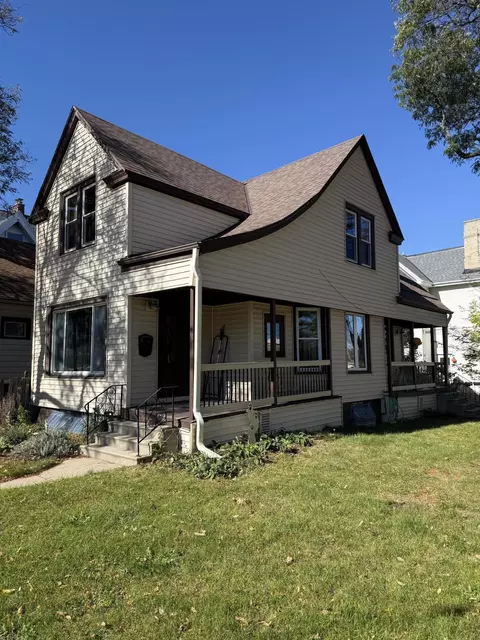 832 E Russell, Milwaukee, WI 53207