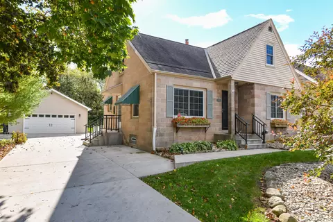 13501 W Greenfield, New Berlin, WI 53151