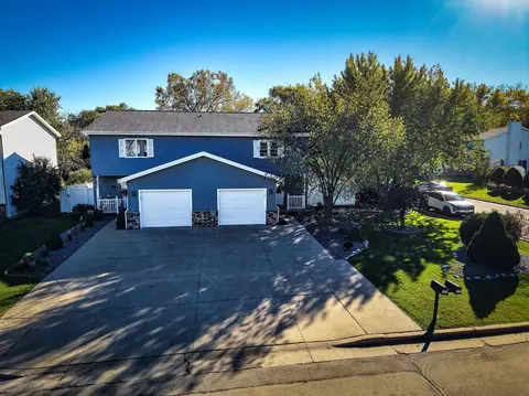 4071 W Mangold, Greenfield, WI 53221