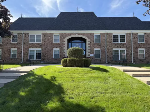 2101 Chateau #206, Grafton, WI 53024