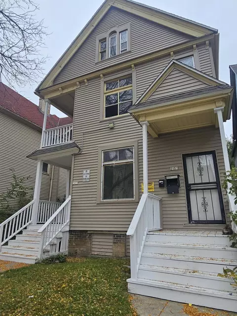 2455 W Mckinley #2457, Milwaukee, WI 53205