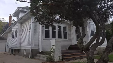 5925 W Lloyd, Milwaukee, WI 53208