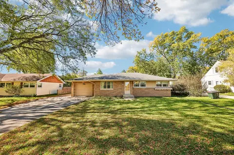 4527 N 100th, Wauwatosa, WI 53225