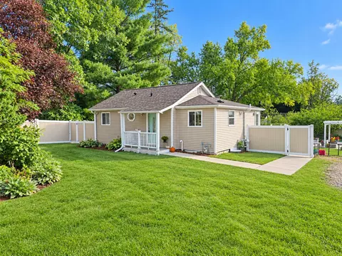 125 Sunnyside, Williams Bay, WI 53191