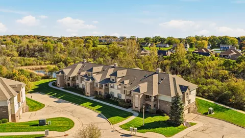 2987 W Drexel #322, Franklin, WI 53132