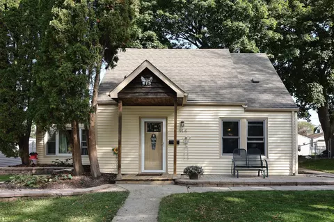 914 S 103rd, West Allis, WI 53214