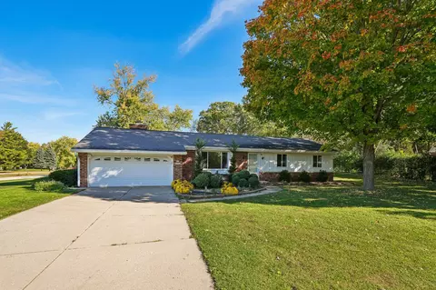 n68w13762 Bay Rdg, Menomonee Falls, WI 53051