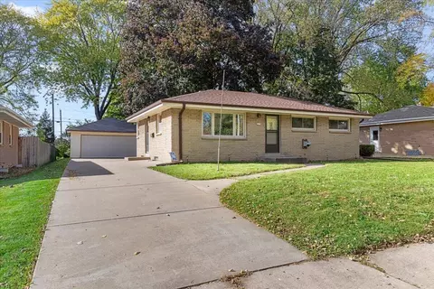 2815 S 99th, West Allis, WI 53227
