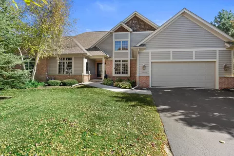 10548 Hidden Crk, Mequon, WI 53092