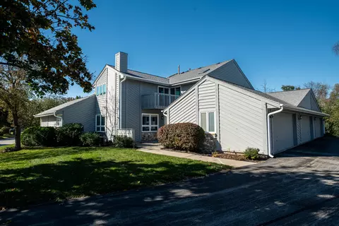 15638 W W Rdg, New Berlin, WI 53151