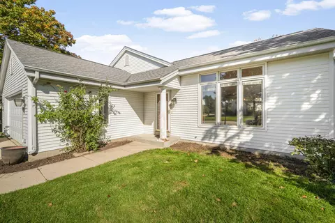 747 Laureate, Pewaukee, WI 53072