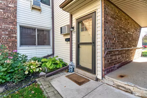 1455 30th #205, Kenosha, WI 53144