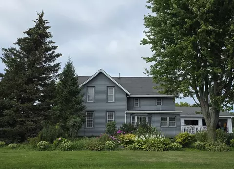 6896 Arthur, Hartford, WI 53027
