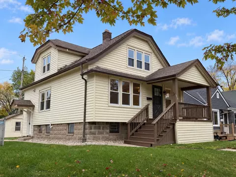 919 E Holt, Milwaukee, WI 53207