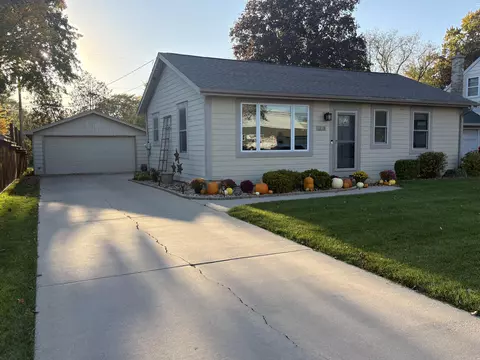 1219 Roseland, Kewaskum, WI 53040