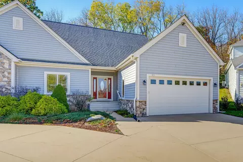 3611 Shade Tree, Waukesha, WI 53188