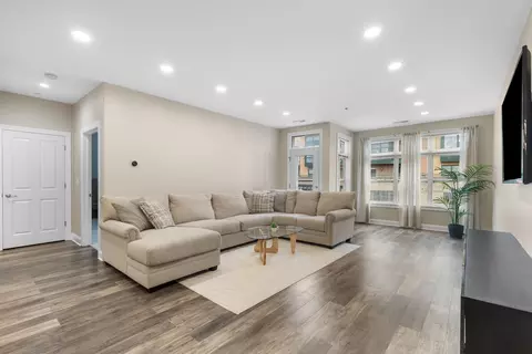 1905 N Water #409, Milwaukee, WI 53202