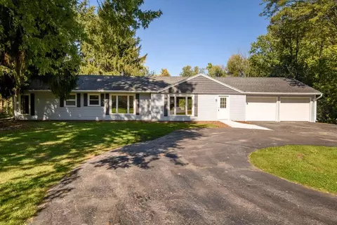 1428 W Fiesta, Mequon, WI 53092