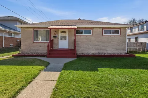 4901 W Howard, Milwaukee, WI 53220