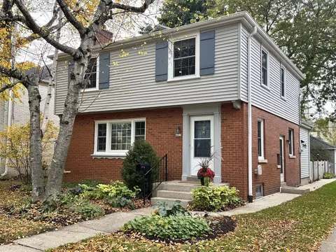 4465 N Woodburn, Shorewood, WI 53211