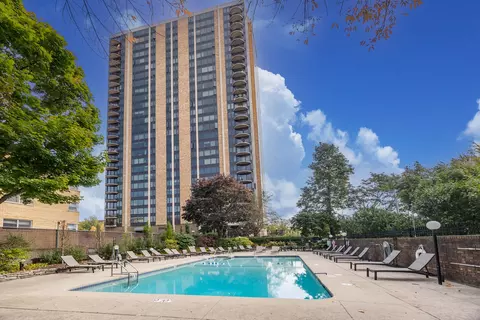 929 N Astor #203, Milwaukee, WI 53202