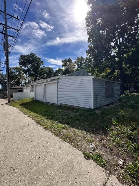 6962 W Medford, Milwaukee, WI 53218