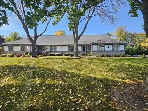 4665 Turtle Crk #B, Brookfield, WI 53005