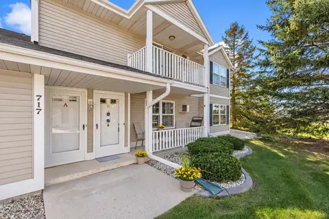 717 Canterberry #B, West Bend, WI 53090