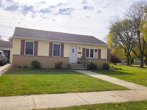 1659 Aldoro, Waukesha, WI 53188