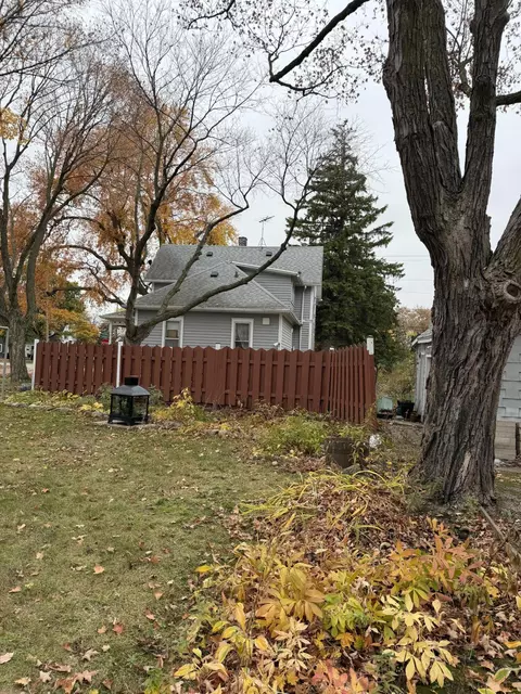 Exterior - 1441 W Prospect, Appleton, WI 54914 photo 5 of 7