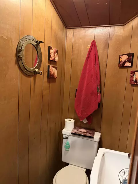 Bath - 1441 W Prospect, Appleton, WI 54914 photo 1 of 4