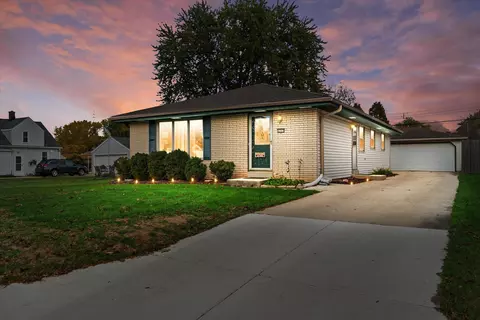 4242 S 91st, Greenfield, WI 53228