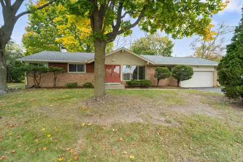 1934 W Edward, Glendale, WI 53209