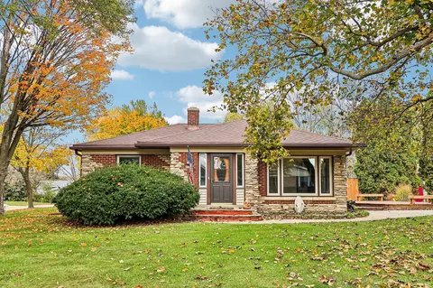 9530 W Hope, Wauwatosa, WI 53222