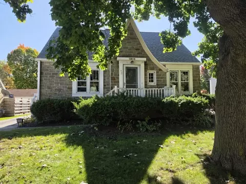 13513 W Greenfield, New Berlin, WI 53151