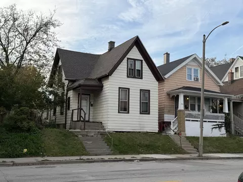 3011 N Holton, Milwaukee, WI 53212