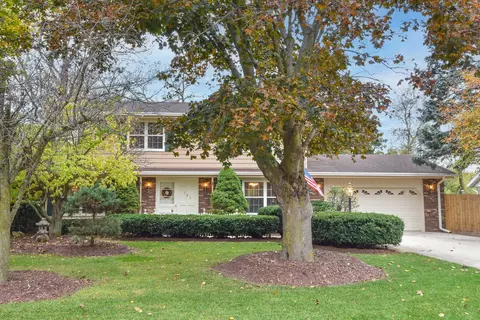 183 Fox Gln, Fredonia, WI 53021