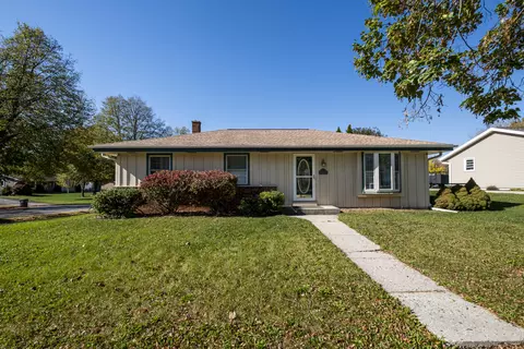 1102 Fairlane, Waukesha, WI 53188