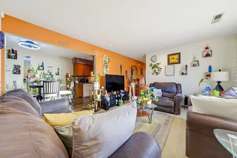 8039 W W Mnr, Milwaukee, WI 53223