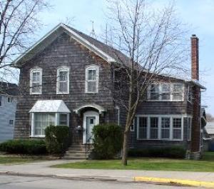335 1st, Menominee, MI 49858 photo 1