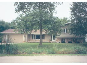 2207 Woodlawn Ln, Appleton, WI 54914 photo 1