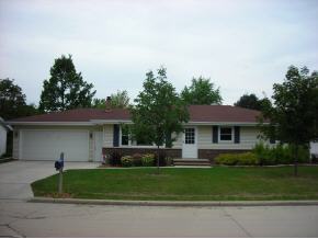 1106 E Park Hills Dr, Appleton, WI 54915 photo 1