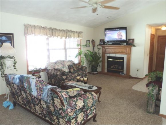 1525 E Bedford Ln, Appleton, WI 54915 photo 3