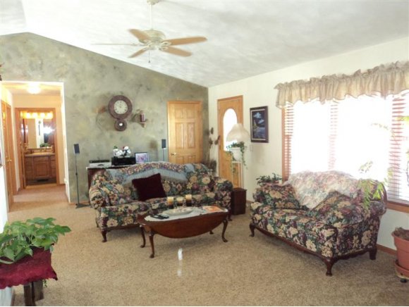 1525 E Bedford Ln, Appleton, WI 54915 photo 4